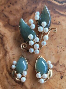 Vintage (1960s) Akoya Pearl, Jade & 14K Earrings & Brooch Set by Ming's Honolulu